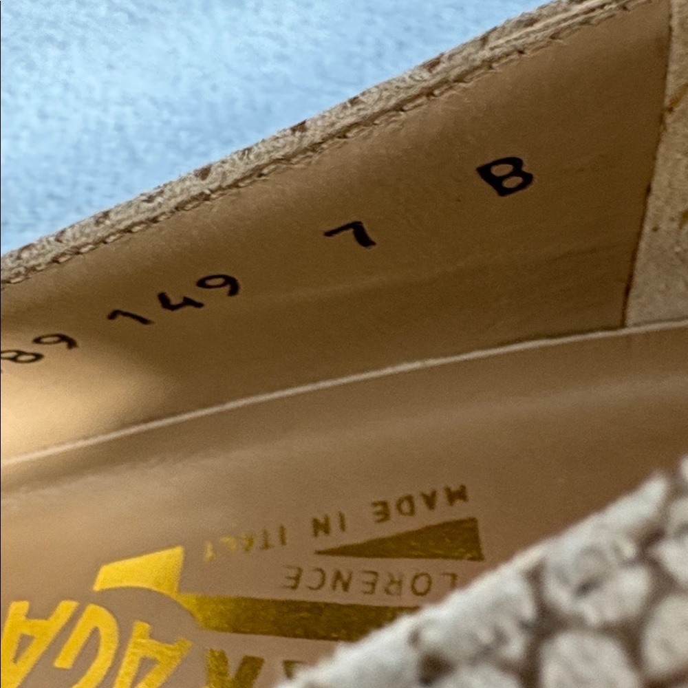 Salvatore Ferragamo Textured Pumps - Picture 5 of 12